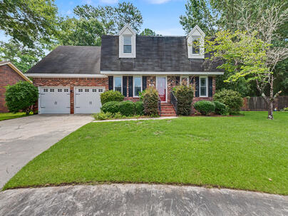 Photo 1 of 25 : 300 Eastover Circle