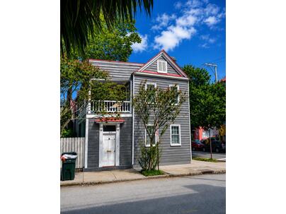 Photo 1 of 10 : 70 Vanderhorst Street