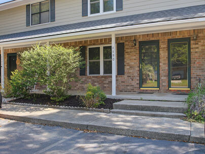 Photo 1 of 25 : 1190 Julian Clark Road, #12