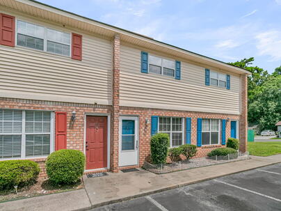 Photo 1 of 14 : 107 Hickory Lane, #Unit D