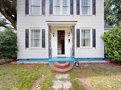 Photo 1 of 25 : 408 Thompson Street