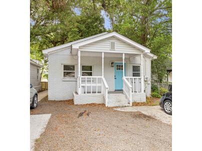 Photo 1 of 25 : 2512 Bennett Yard Road, #A, B, C