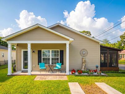 Photo 1 of 25 : 823 Minnie Street