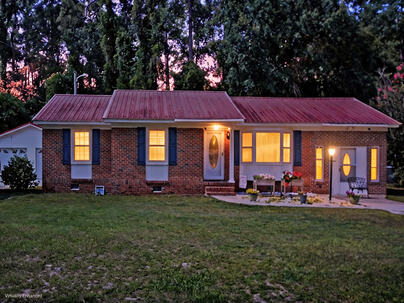 Photo 1 of 25 : 165 Dandridge Road