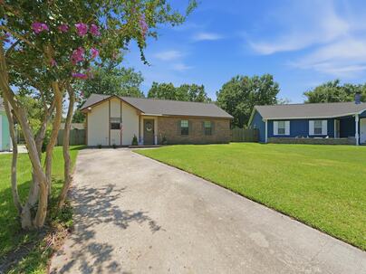 Photo 1 of 25 : 114 Mcduffie Court