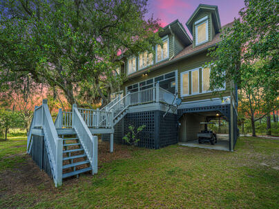Photo 1 of 25 : 925 Edding Creek Drive