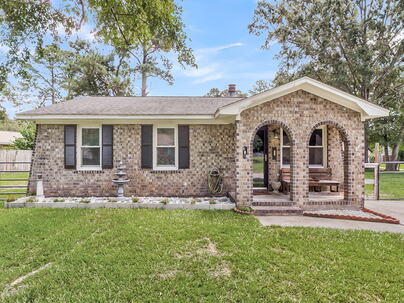 Photo 1 of 25 : 103 Mcduffie Court