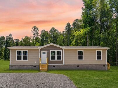 Photo 1 of 25 : 1658 Calamus Pond Road