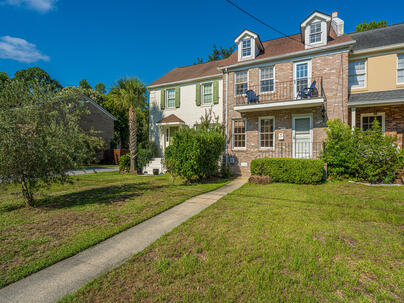 Photo 1 of 25 : 951 Cottingham Drive