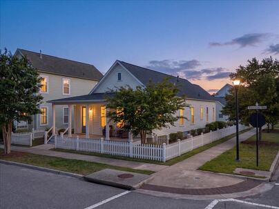 Photo 1 of 25 : 428 Watergrass Way