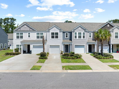 Photo 1 of 20 : 148 Rosefield Court