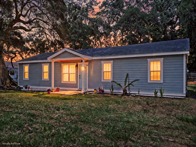 Photo 1 of 25 : 928 Leonard Drive