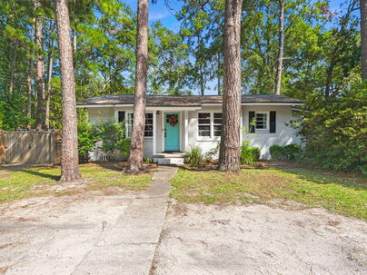 Photo 1 of 25 : 305 Forest Circle