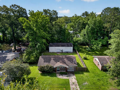 Photo 1 of 25 : 221 Forest Circle
