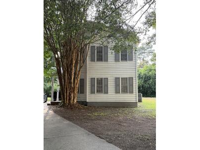 Photo 1 of 8 : 1019 Plantation Court