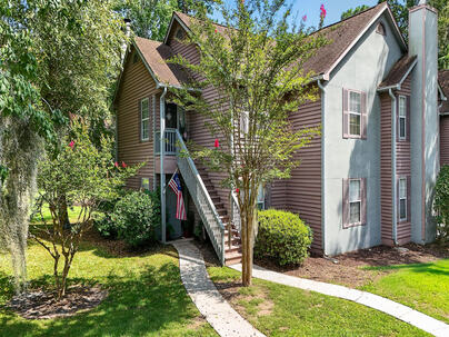 Photo 1 of 25 : 7921 Cricket Court, #E