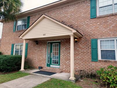 Photo 1 of 15 : 202 Oakmont Avenue, #C