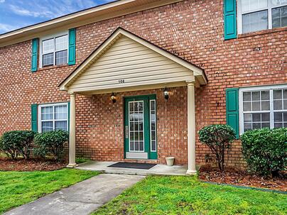 Photo 1 of 16 : 108 Pinewood Street, #D