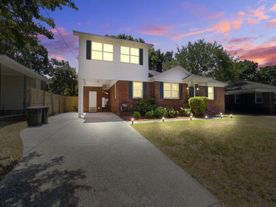 Photo 1 of 25 : 1235 Fort Drive