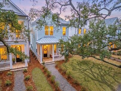 Photo 1 of 25 : 1032 Avenue Of Oaks