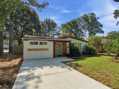 Photo 1 of 25 : 32 Briarcliff Drive