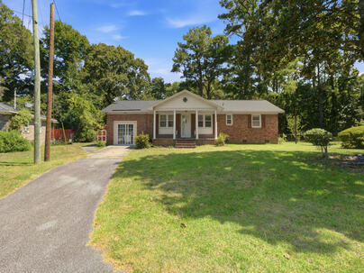 Photo 1 of 25 : 931 Dogwood Court