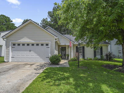 Photo 1 of 24 : 202 Challis Court