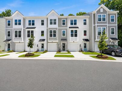 Photo 1 of 25 : 467 Caledon Court