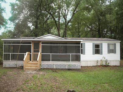 Photo 1 of 25 : 745 Rio Vista Lane