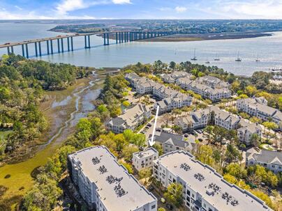 Photo 1 of 25 : 200 River Landing Drive, #Unit 102e