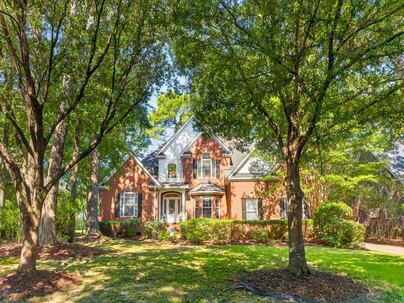 Photo 1 of 25 : 8843 Fairway Woods Drive