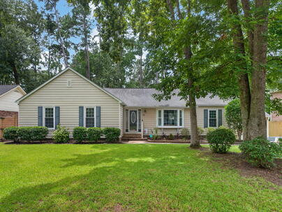 Photo 1 of 25 : 104 Runnymede Lane