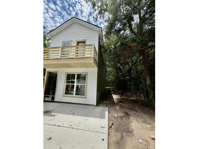 Photo 1 of 25 : 4713 Mint Avenue