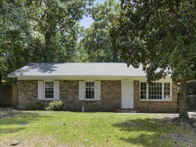 Photo 1 of 25 : 2621 Myrtis Lane