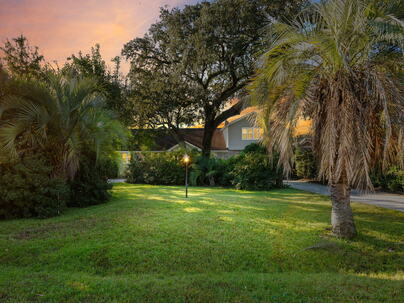 Photo 1 of 25 : 1315 Edgewater Drive