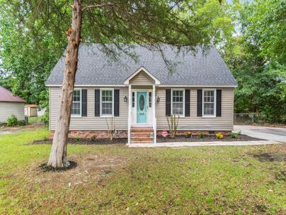 Photo 1 of 25 : 2858 Riley Street