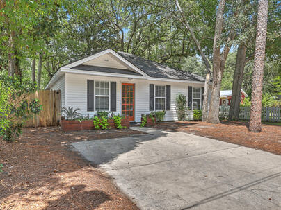 Photo 1 of 25 : 1612 Poinsettia Road