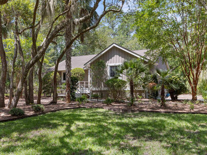 Photo 1 of 25 : 2837 Baywood Drive