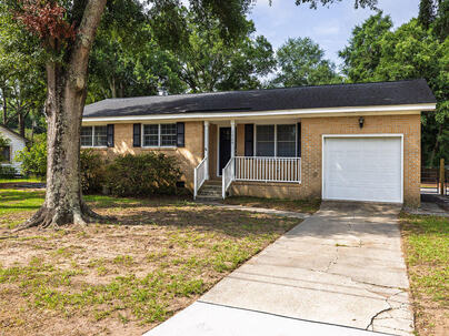 Photo 1 of 25 : 1209 Julian Clark Road