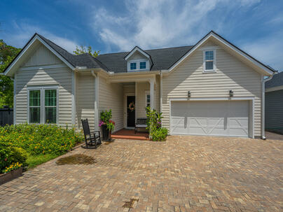 Photo 1 of 25 : 1657 Adventure Crossing, #Unit 118