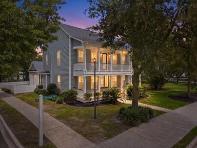 Photo 1 of 25 : 320 Hundred Oaks Parkway