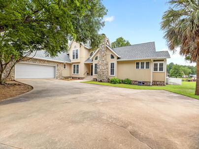 Photo 1 of 25 : 1120 Waters Edge Drive