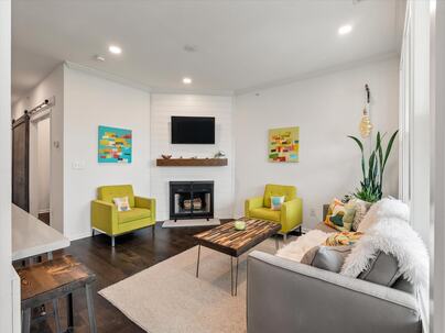 Photo 1 of 25 : 130 River Landing Drive, #10304