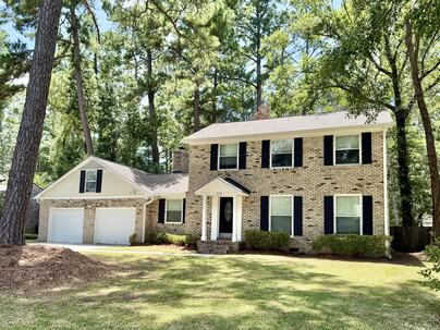 Photo 1 of 25 : 216 Runnymede Lane
