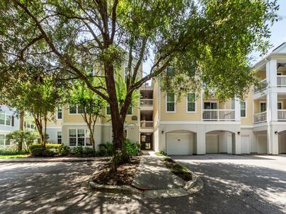 Photo 1 of 23 : 60 Fenwick Hall Allee, #227