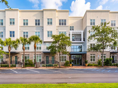 Photo 1 of 25 : 200 River Landing Drive, #102a