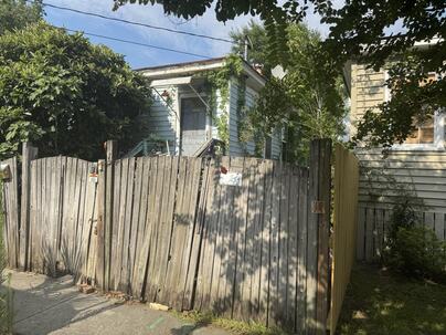 Photo 1 of 4 : 10 Enston Avenue