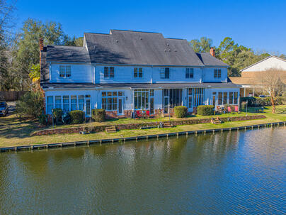 Photo 1 of 25 : 205 Woodlake Drive