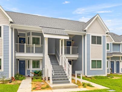 Photo 1 of 25 : 850 Ilex Court, #H