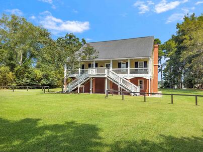 Photo 1 of 3 : 5490 Stono View Drive
